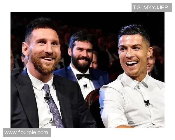 足球双雄合璧：梅西与C罗完美融合展现传奇风采